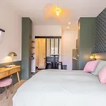 D Hotes Avec Jacuzzi Uniquement Pour Le Frühstückspension 4*