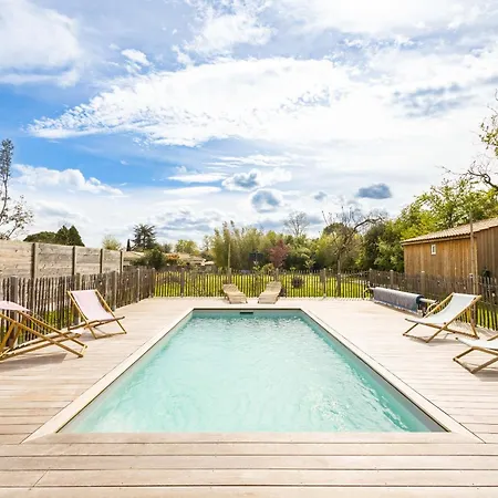 2 Hebergements Un Studio Avec Jacuzzi Privatif Et Une Chambre Avec Entree Independante Bed and Breakfast Mérignac