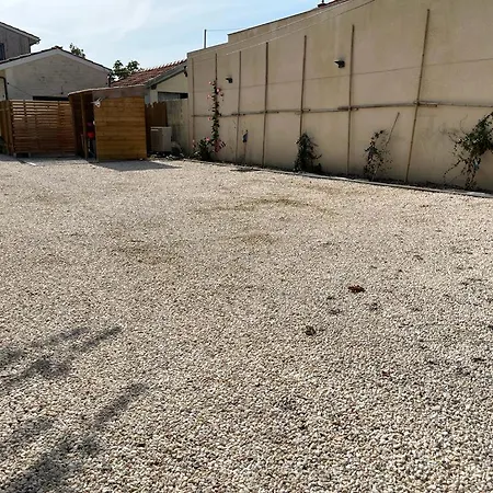 D Hotes Avec Jacuzzi Uniquement Pour Le לינה וארוחת בוקר 4*