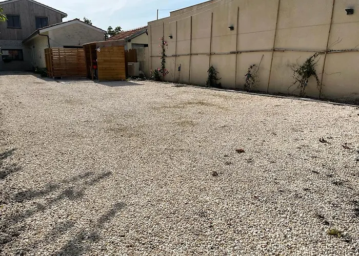 Chambres D Hotes Avec Jacuzzi Uniquement Pour Le Studio Bed & Breakfast 4*